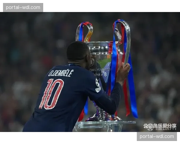 巴黎边锋登贝莱恢复有球训练,目标四月初复出 巴黎边锋登贝莱恢复有球训练,目标四月初复出