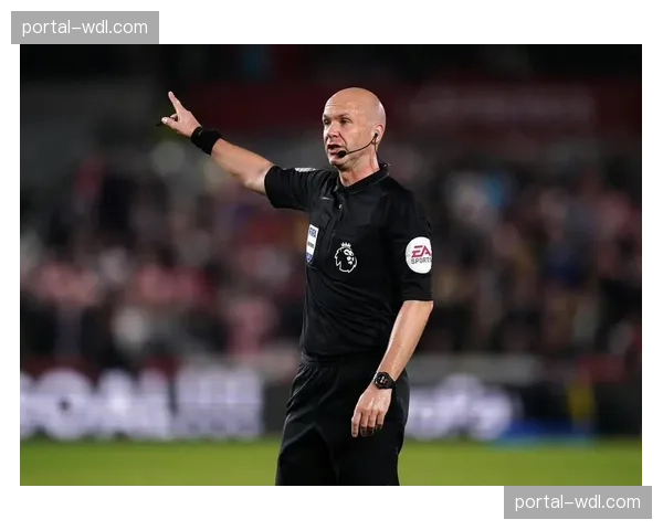 英超联赛确认第33轮裁判名单,泰勒将执法曼市德比 英超联赛确认第33轮裁判名单,泰勒将执法曼市德比