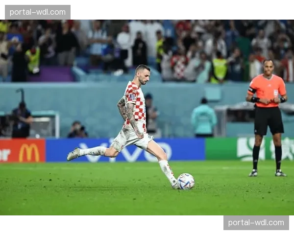 实时:斯特拉斯堡球员丹索成为本场首个跑动距离突破10公里的球员 实时:斯特拉斯堡球员丹索成为本场首个跑动距离突破10公里的球员